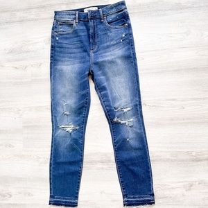 Abercrombie & Fitch distressed ankle jean